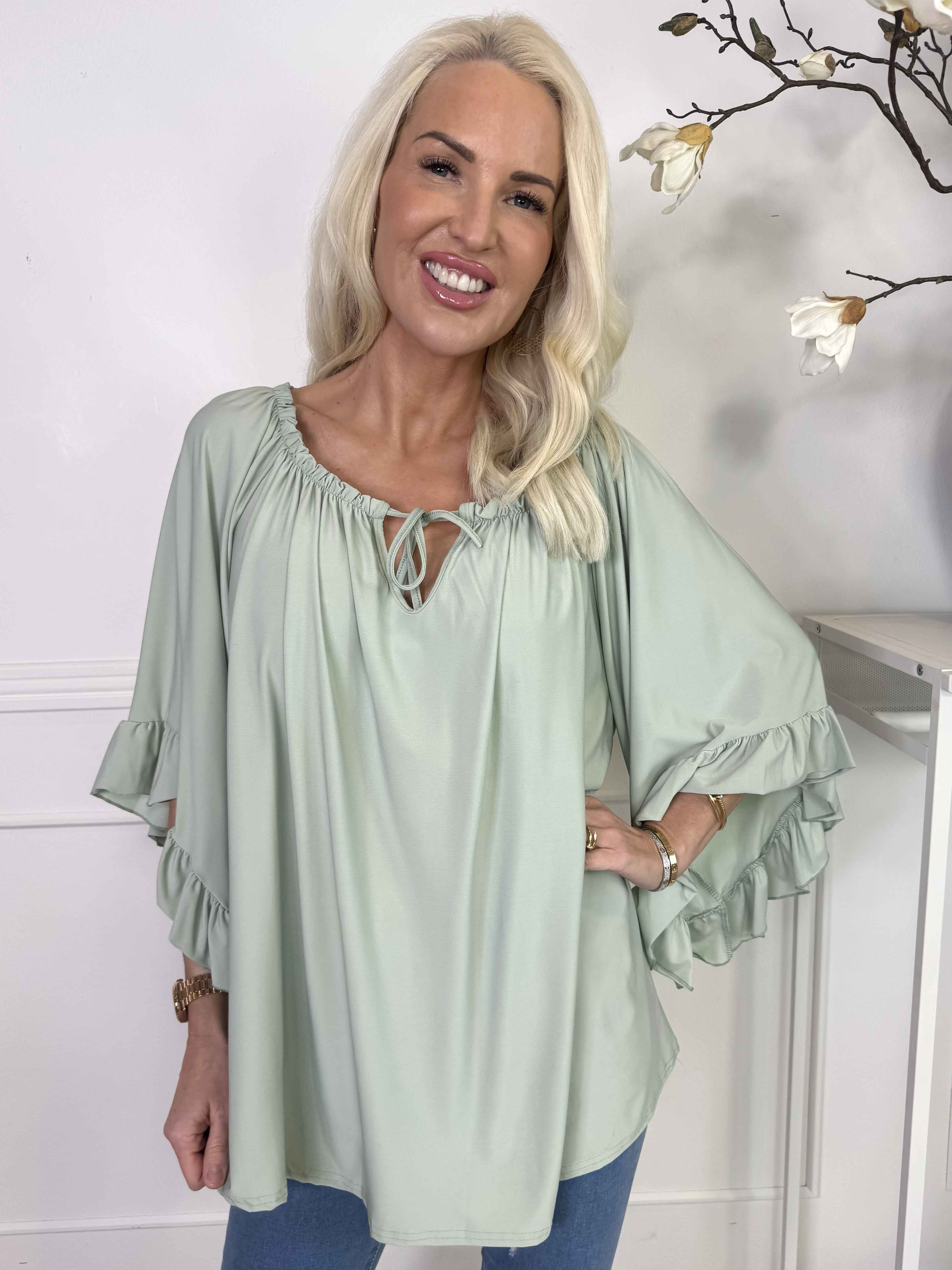 Anneli - Sød elastisk tunika med flæseærmer